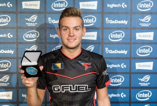 iG群访 YSKM：这个版本肯定团队英雄优先 Bin选手也是这样玩的